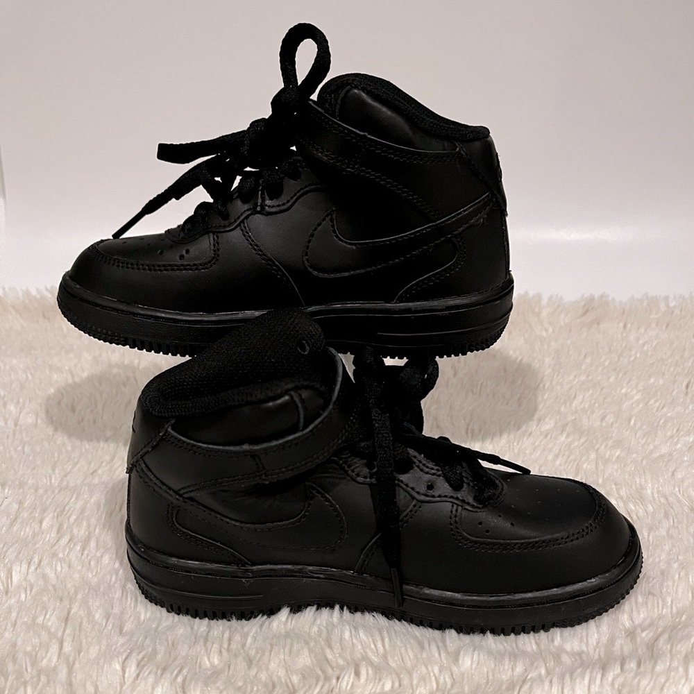 🖤 Nike Force 1 Mid - All Black